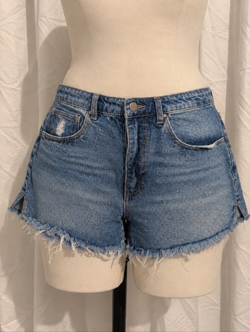 JustFab Size 28 High Rise Distressed Cutoff Denim Shorts